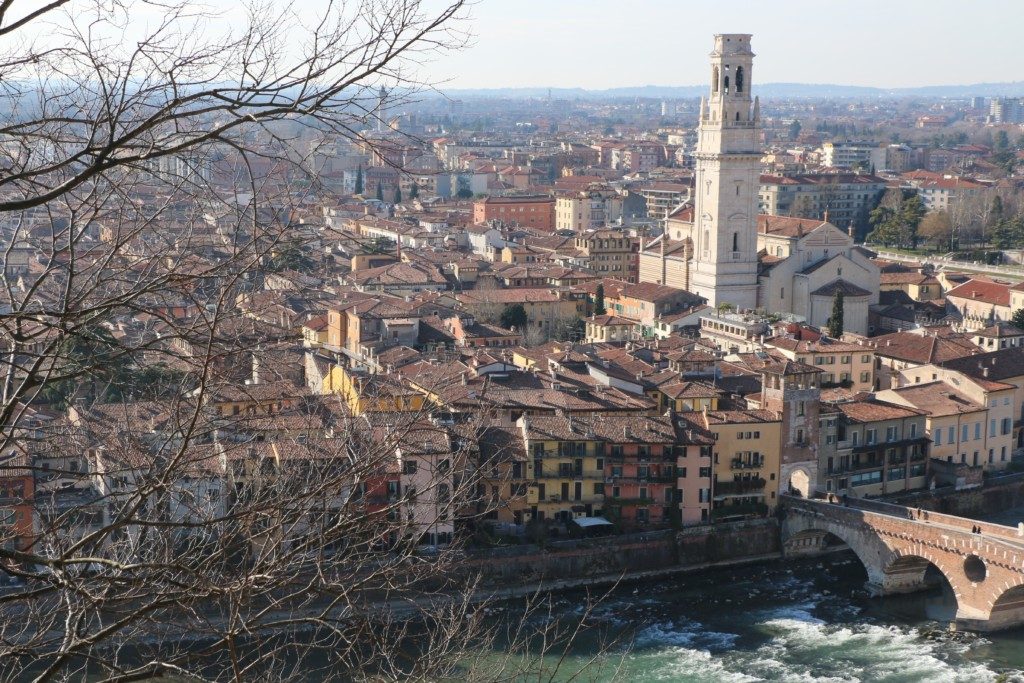 LAS MEJORES VISTAS | CASTEL SAN PIETRO. Utilizar el funcicular solo cuesta dos euros y te permite tener a Verona a tus pies con las vistas que ofrece el Castel San Pietro.